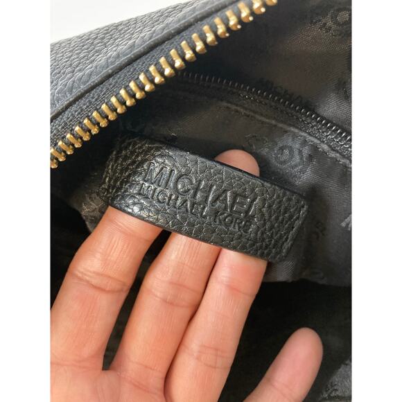 MICHAEL KORS MEDIUM PEBBLED LEATHER GOLD STUDS CROSSBODY BAG - Picture 14 of 16